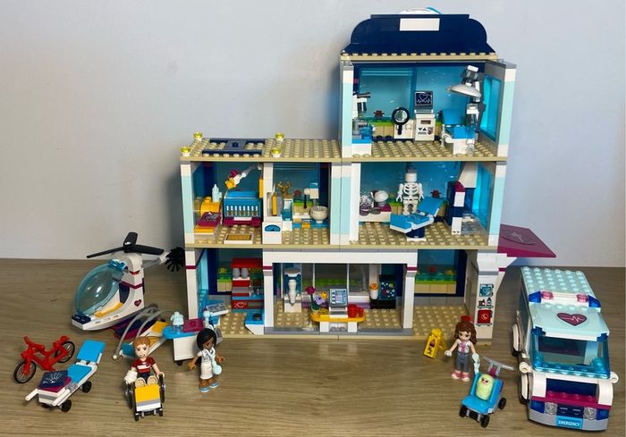 LEGO Friends Heartlake Hospital