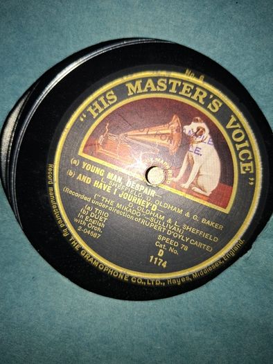 His Master's Voice record album for Gilbert & Sullivan's The Mikado. around 1926 or 1927 The set features 12" 78 RPM shellac records