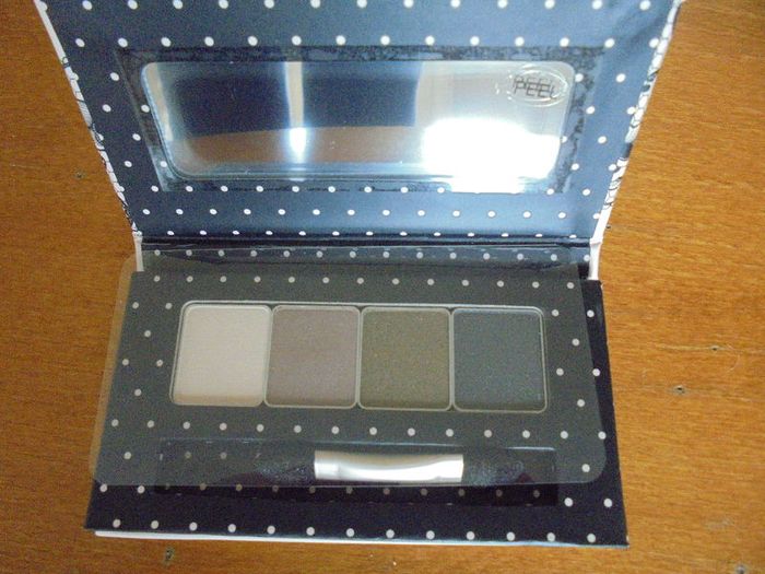Boxed No 7 Eye Shadow Set for Sale