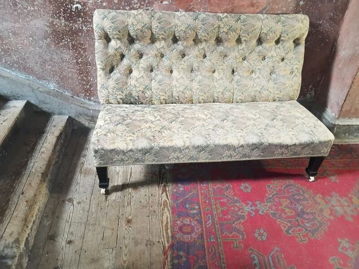 Victorian antique Settee