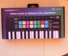Novation Launchkey Mini MK3 MIDI Keyboard