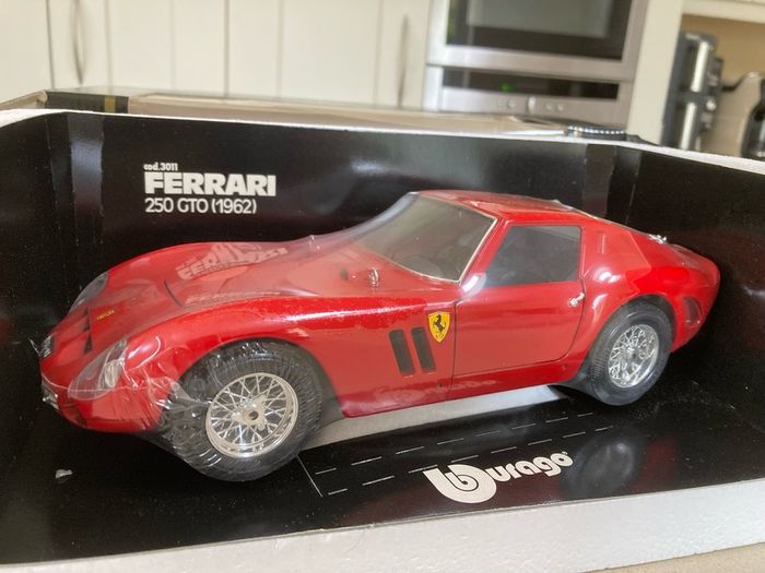 Ferrari 250 GTO Year 1983 USA market Burago 1/18 Extremely rare