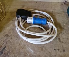 110 - 220 extension lead
