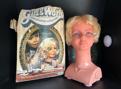 1970,s Girls World Styling Head