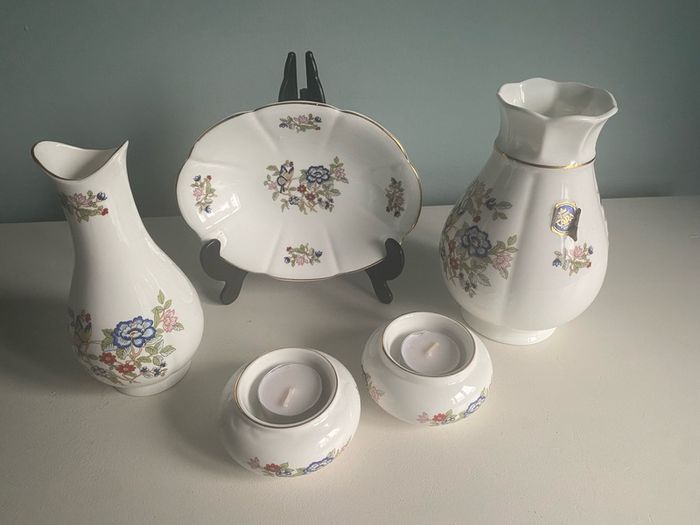 Bargain bundle  five pieces of Royal Tara Harmony pattern