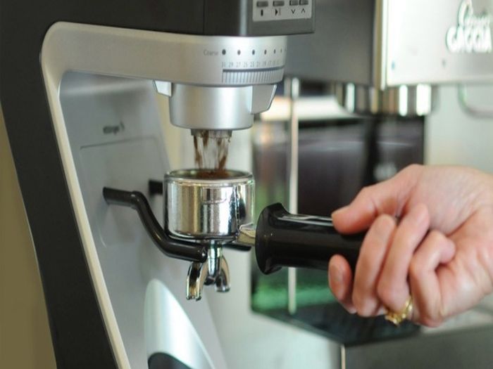 Professional coffee grinder can adjust to grams and size of the coffee grinder.