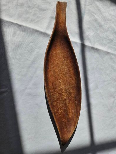Hand-carved leaf-shaped bow