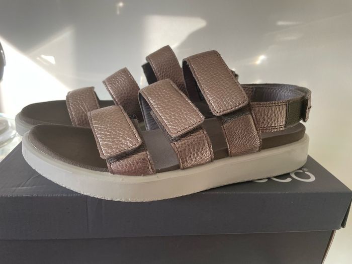 Echo womens Bronze Sandals
