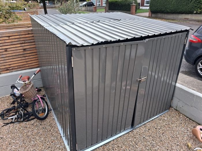 Metal Shed, 1 year old. Damaged by wind, for repair or scrap only