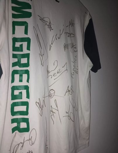 Ufc autograph t shirt