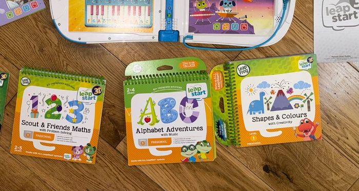 Leapfrog Leapstart 3D interactive with books