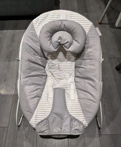 Cozy Bounce baby bouncer