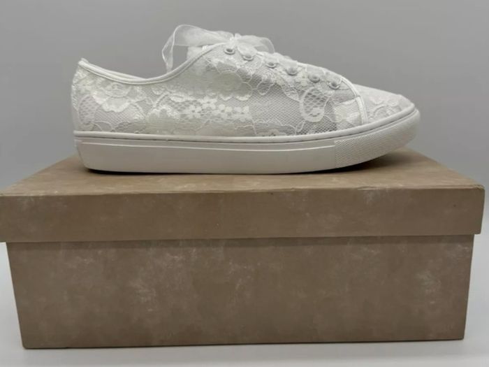 shoes sneakers