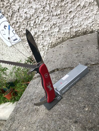 Victorinox Hunter Red Swiss Army Knife BNIB Dublin