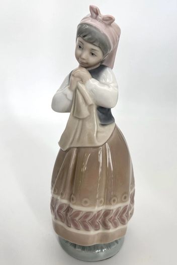 Lladro Blushfull Girl