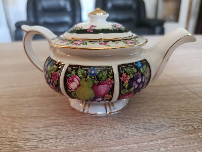 Sadler Heirloom Collection Bacchus 4737 Teapot