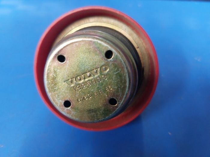 Volvo 240/740 fuel filler cap