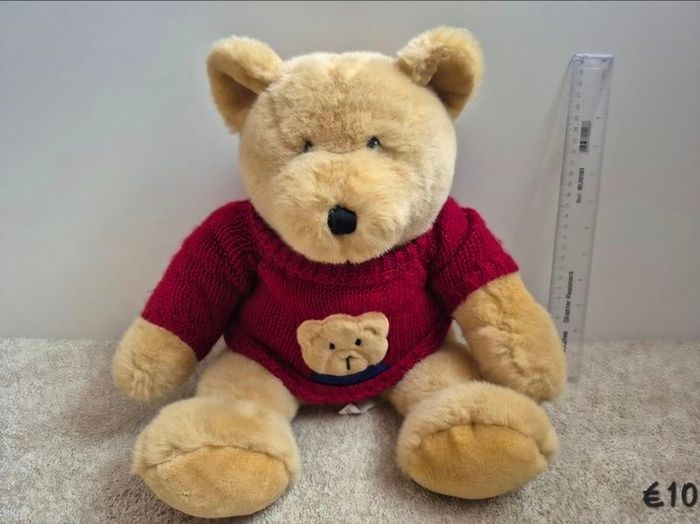 Teddy bears, dolls, soft toys and plush toys.