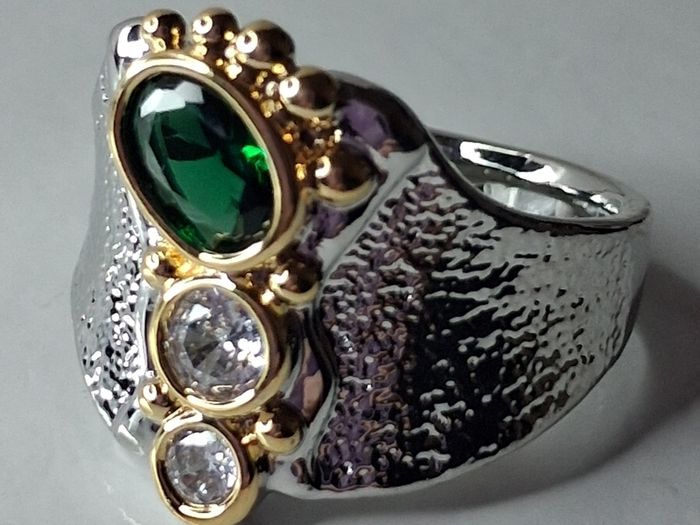 Two Tone Centre Gem & Crystal Vintage Ring