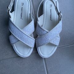 Girls sandals