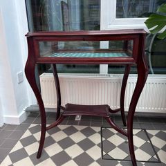 Antique vitrine table