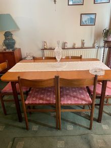 Dining Room Table & 6 Chairs Extendable ( Italian) Mint Condition