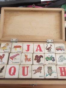 Lovely Vintage Game in Wooden Box