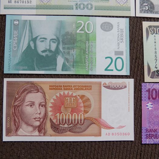 Lot of 8 Uncirculated /EF.World Banknotes.No 7.