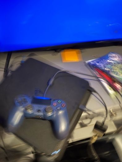 Sony PS4 Slim + Controller + 2 Games - GoldHEN Setup 150 Not 50