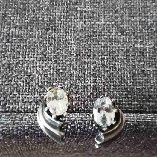 2x Silver earrings