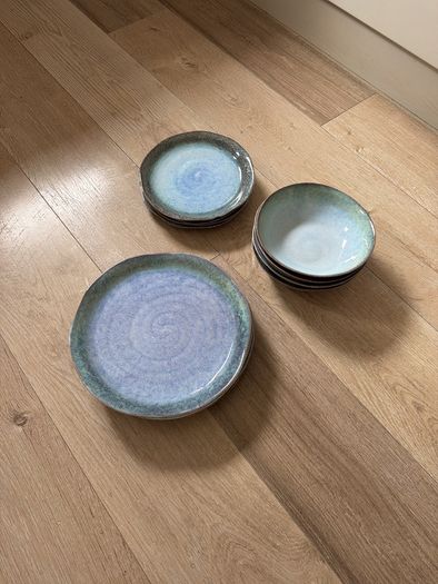Dining plates 4 of each