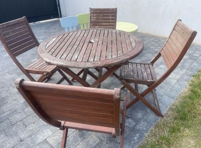 garden table & chairs