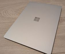 Microsoft Surface Laptop 1 + Genuine Docking station
