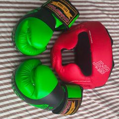 boxing gloves size small and junior boxing head guard in great condition collect from kilcock