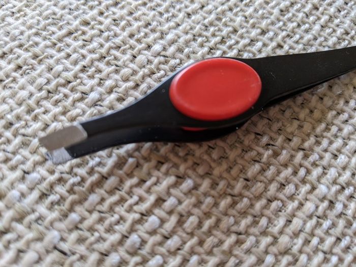 Eyebrow trimmer