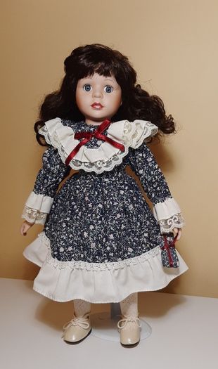9 x  Porcelain dolls
