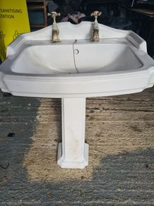 Bathroom sink