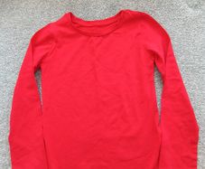 NEW.boy's red top.age 7/8