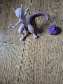 Pokemon mewtwo figurine