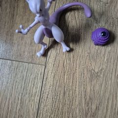 Pokemon mewtwo figurine