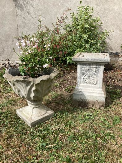 Vintage Cast Stone Classical Garden Urn & Decorative Plinth Set