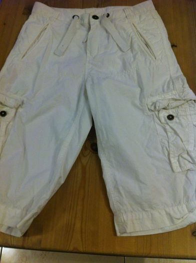 BNWT Boys White Cargo Shorts 26inch