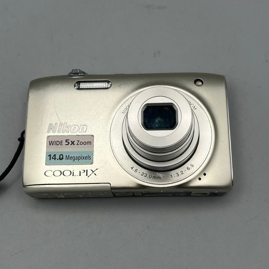 Nikon Coolpix S3100 14MP Digital Camera Silver - Full Kit