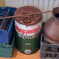 Vintage oil can