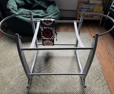 Moses basket rocking stand