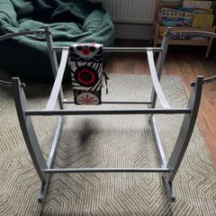Moses basket rocking stand