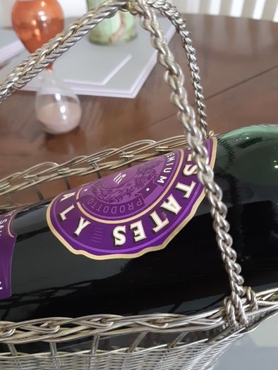 Wine basket metal