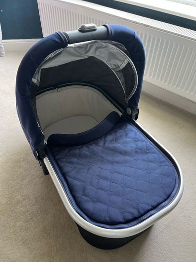 Uppa Baby Vista Carrycot V1 .