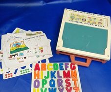 French edition Vintage FisherPrice School Days Desk  Complete