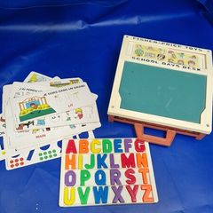 French edition Vintage FisherPrice School Days Desk  Complete